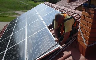 Установка солнечных батарей на крышу дома — полезные советы