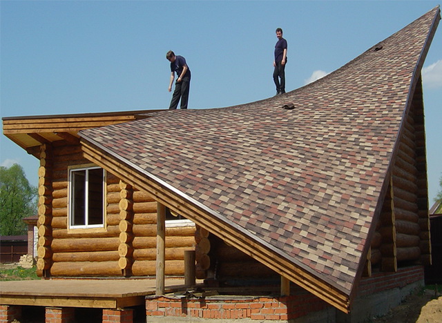 Односкатная крыша имеет свои плюсы и минусы.