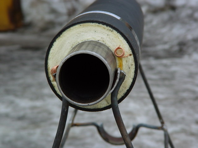 Вот такую трубу в ППУ оболочке с греющим кабелем можно использовать для подвода воды.