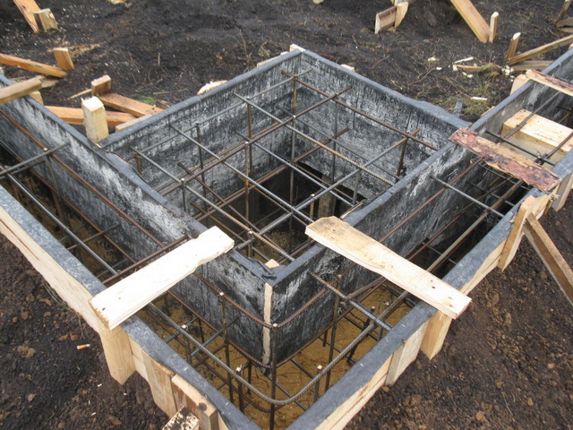 Свайно-ленточный фундамент своими руками - как рассчитать и построить ленточный фундамент дома на склоне 4