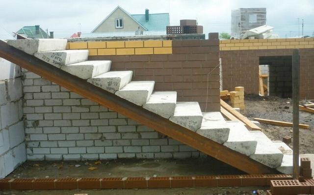 Готовые ступеньки для крыльца - фото ступеней из дерева, бетона, металла 4