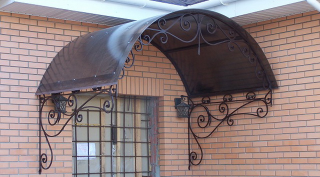 Козырьки над крыльцом из поликарбоната - цена изготовления и фото 4